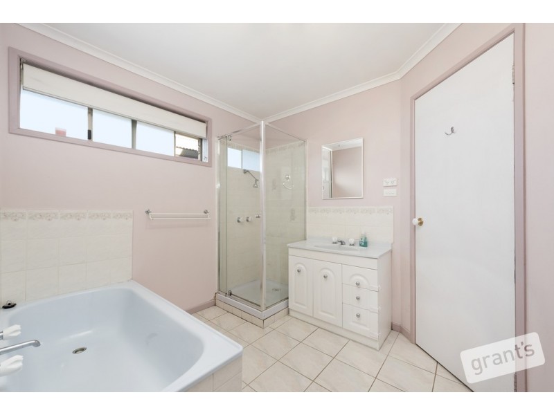 4 Bengal Court, Cranbourne VIC 3977