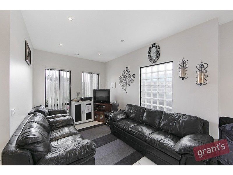 2/2 Johnston Street, Eumemmerring VIC 3177
