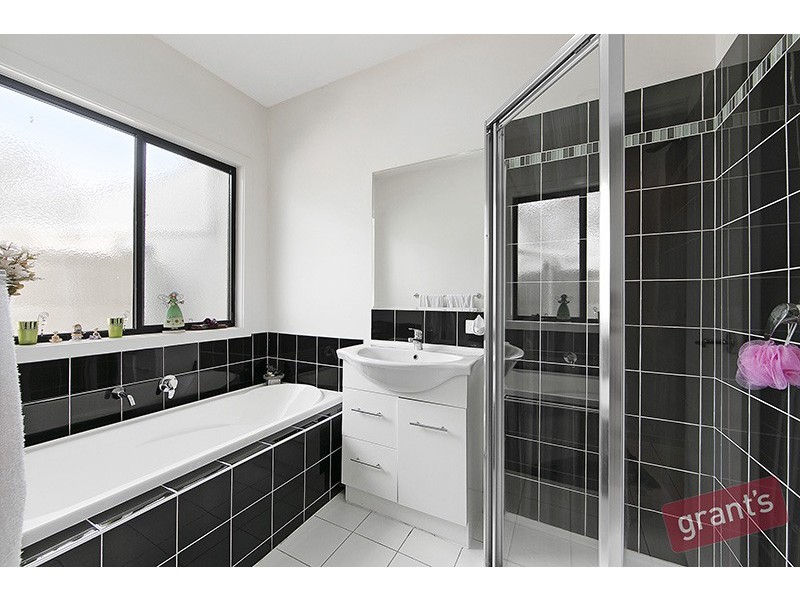 2/2 Johnston Street, Eumemmerring VIC 3177