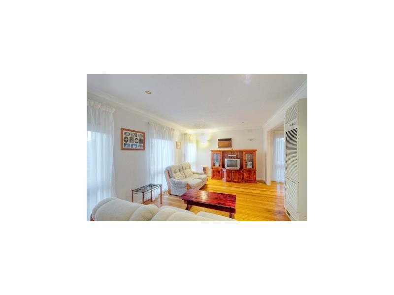 6  Cheviot Ave, Berwick VIC 3806