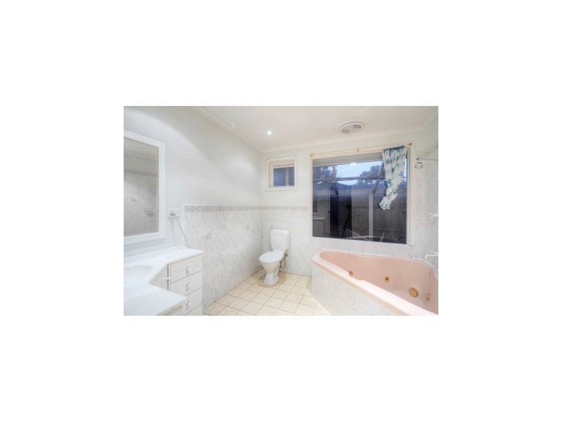 6  Cheviot Ave, Berwick VIC 3806