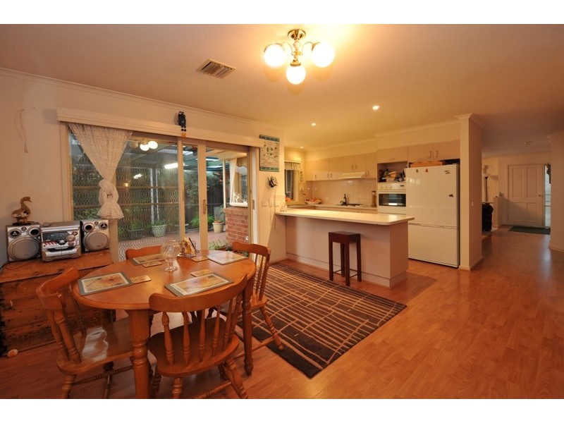 32 Sharpe Court, Berwick VIC 3806