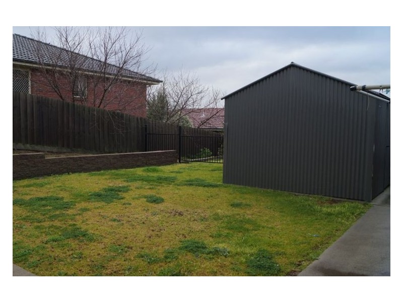 18 Ash Crescent, Pakenham VIC 3810