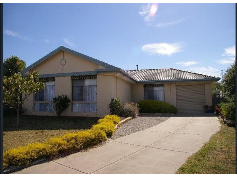 86 Amberly Park Drive, Narre Warren South VIC 3805