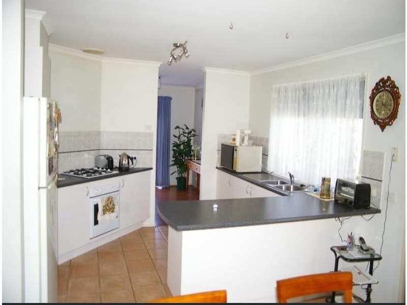 86 Amberly Park Drive, Narre Warren South VIC 3805