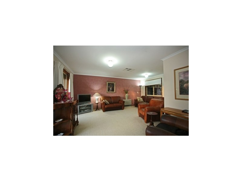 25 Kelburn Rd, Berwick VIC 3806