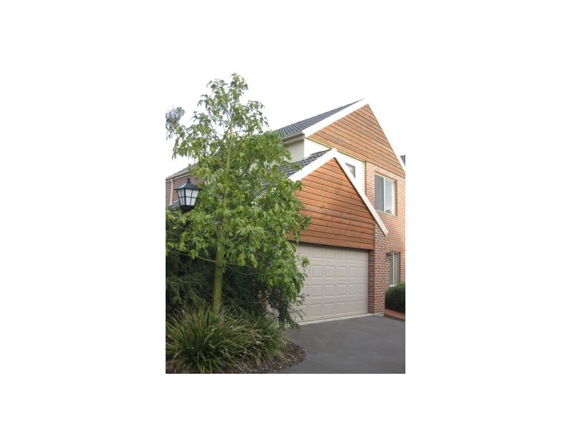 1/2-6 Jerilderie Dve, Berwick VIC 3806