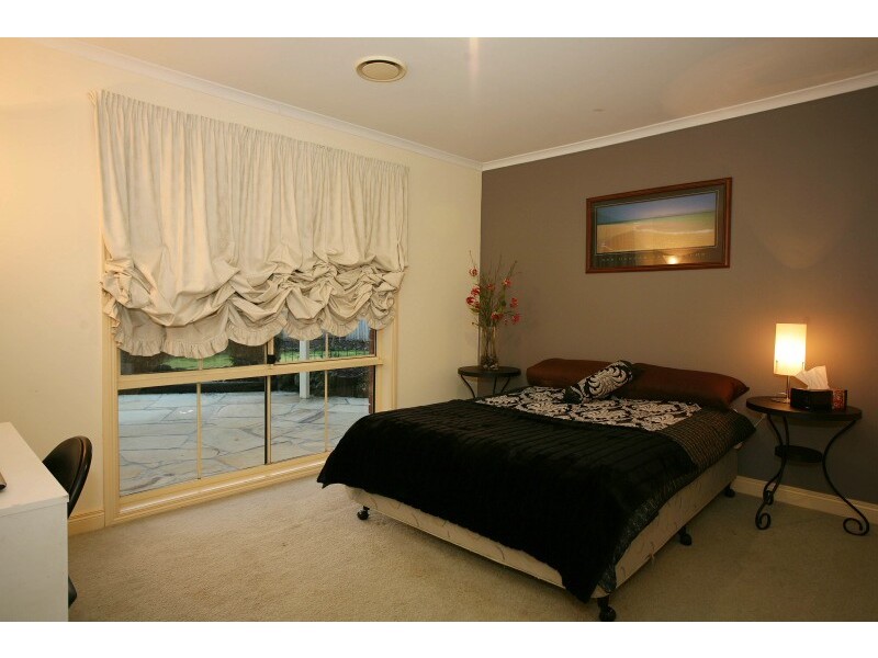 10 Ami Court, Berwick VIC 3806