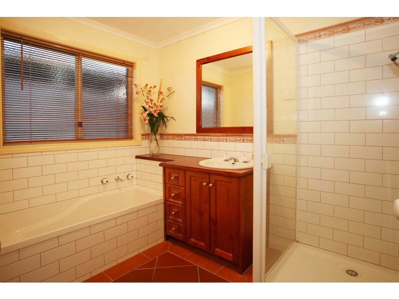 10 Ami Court, Berwick VIC 3806