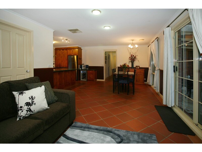 10 Ami Court, Berwick VIC 3806