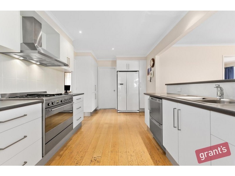 16 Cloverset Avenue, Narre Warren VIC 3805