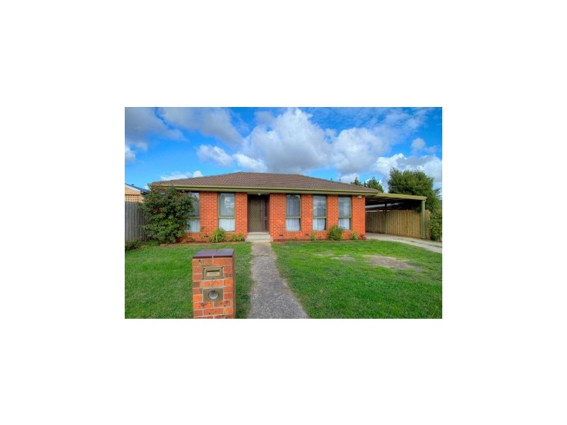 24 Collins Crs, Berwick VIC 3806