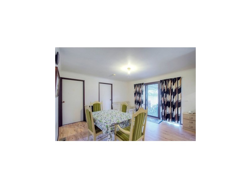 24 Collins Crs, Berwick VIC 3806