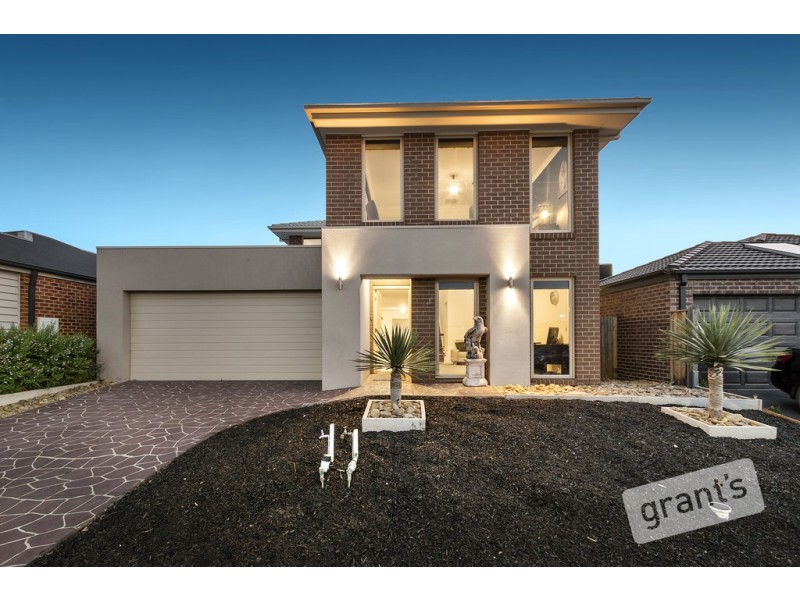 16 Bayley Place, Cranbourne VIC 3977