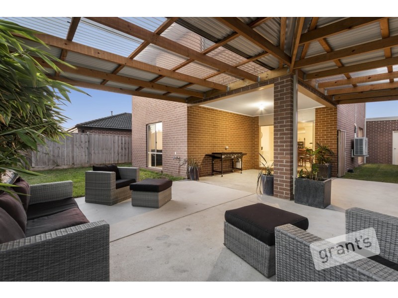 16 Bayley Place, Cranbourne VIC 3977