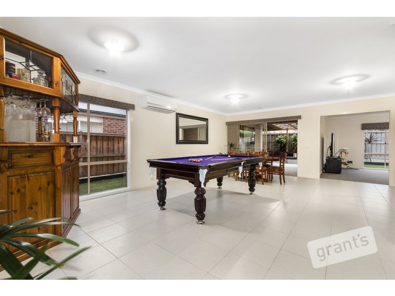 16 Bayley Place, Cranbourne VIC 3977