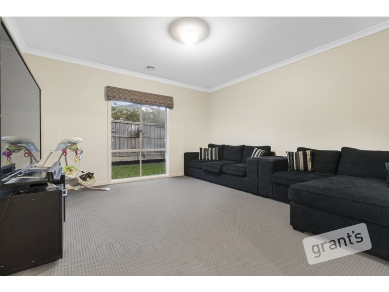 16 Bayley Place, Cranbourne VIC 3977