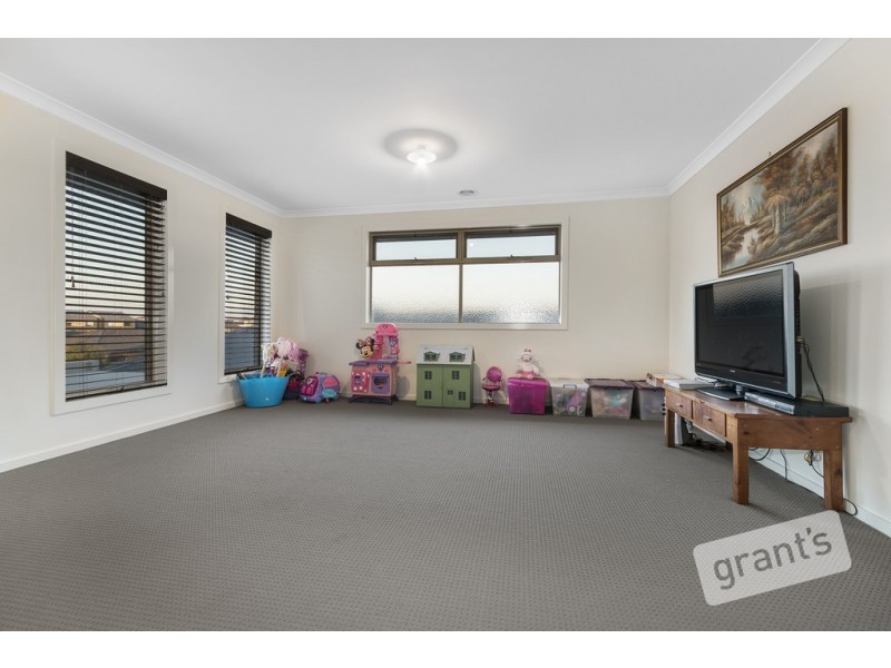 16 Bayley Place, Cranbourne VIC 3977