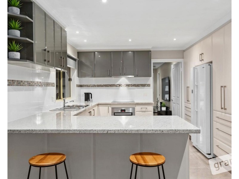 11 Allira Close, Berwick VIC 3806