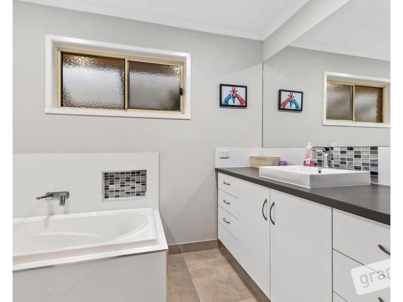 11 Allira Close, Berwick VIC 3806