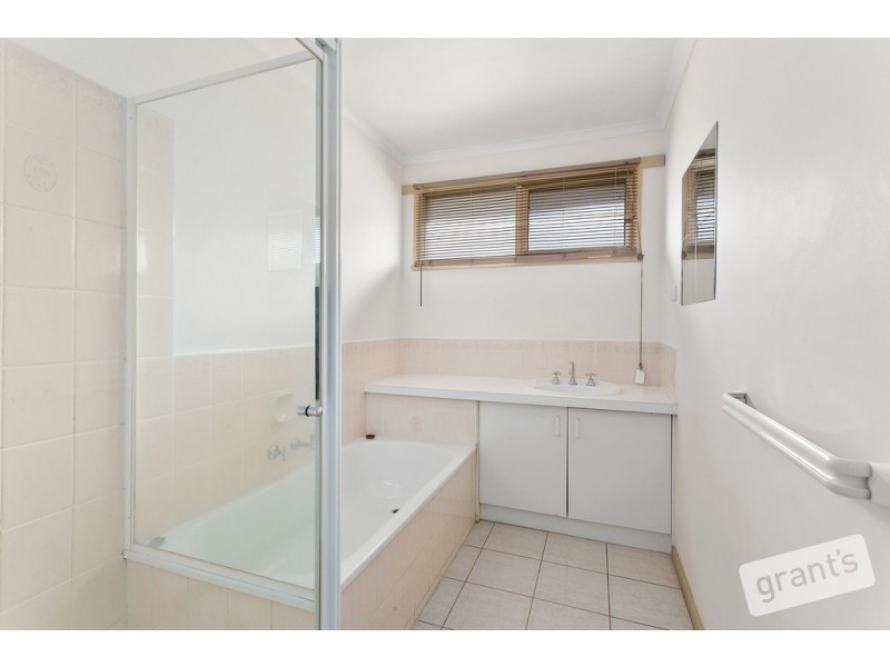 9 Jessica Drive, Hampton Park VIC 3976