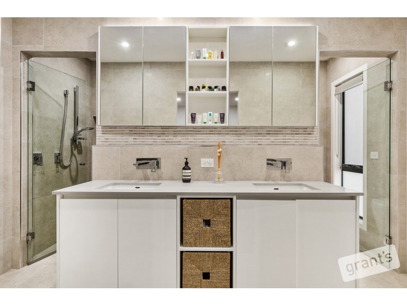 16 Carambola Place, Berwick VIC 3806