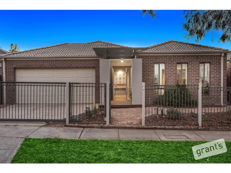 7 Moss Street, Cranbourne North VIC 3977