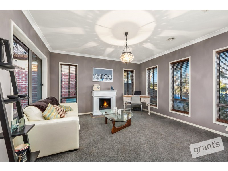 7 Moss Street, Cranbourne North VIC 3977