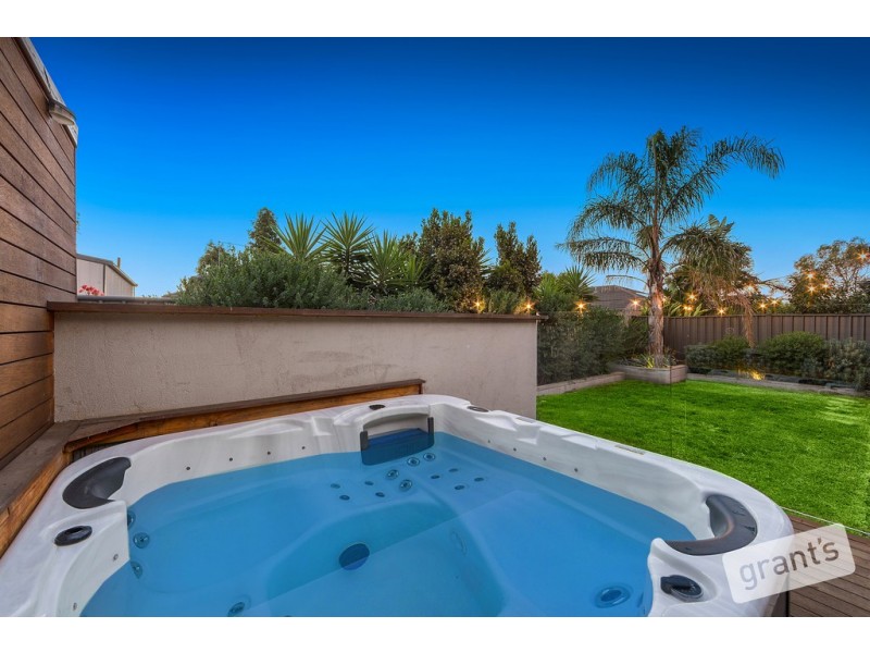 7 Moss Street, Cranbourne North VIC 3977