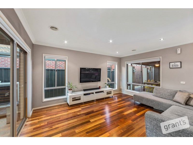 7 Moss Street, Cranbourne North VIC 3977