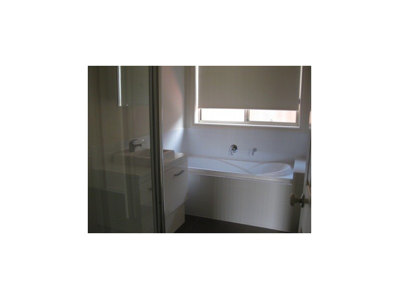 127 Melzak Way, Berwick VIC 3806