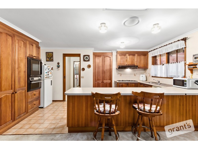 1 Tottington Rise, Berwick VIC 3806