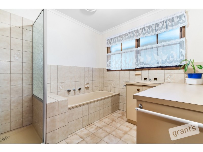 1 Tottington Rise, Berwick VIC 3806