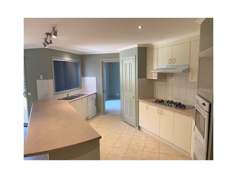 50 Earlsfield Drive, Berwick VIC 3806