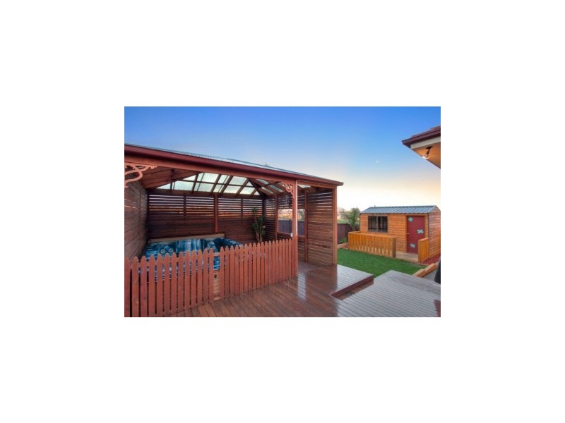 25 Highvale Crs, Berwick VIC 3806