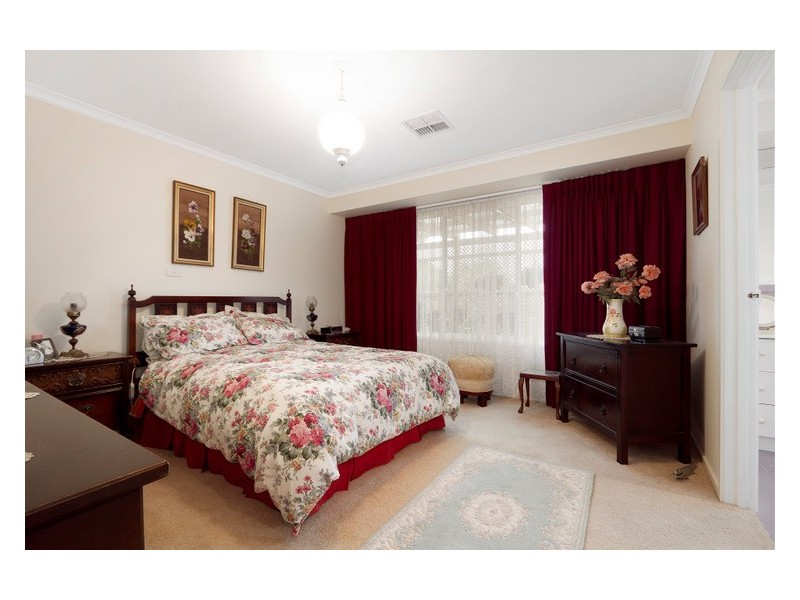 2 Walsh Retreat, Berwick VIC 3806