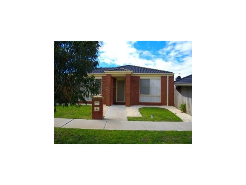 62 Manna Gum Dr, Pakenham VIC 3810