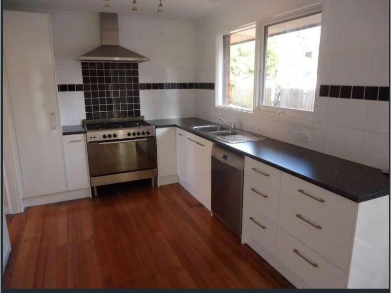 4 Bemersyde Drive, Berwick VIC 3806