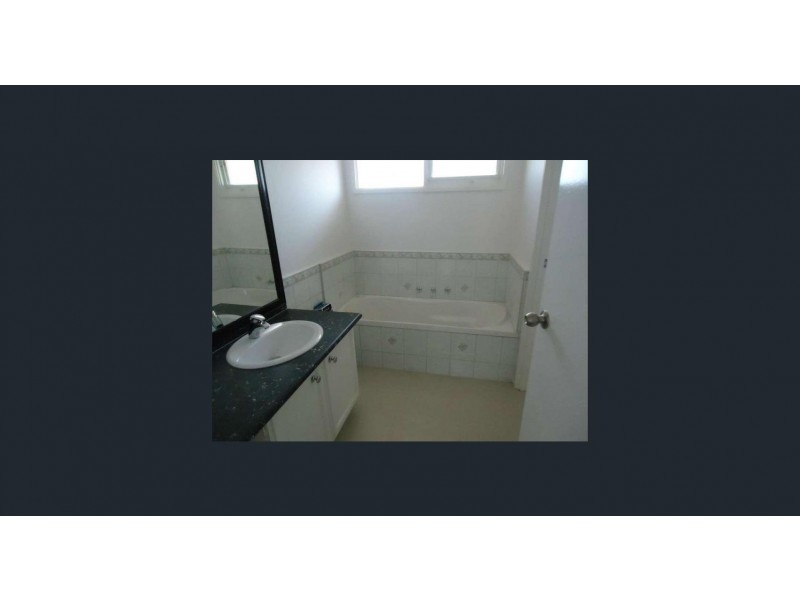 4 Bemersyde Drive, Berwick VIC 3806