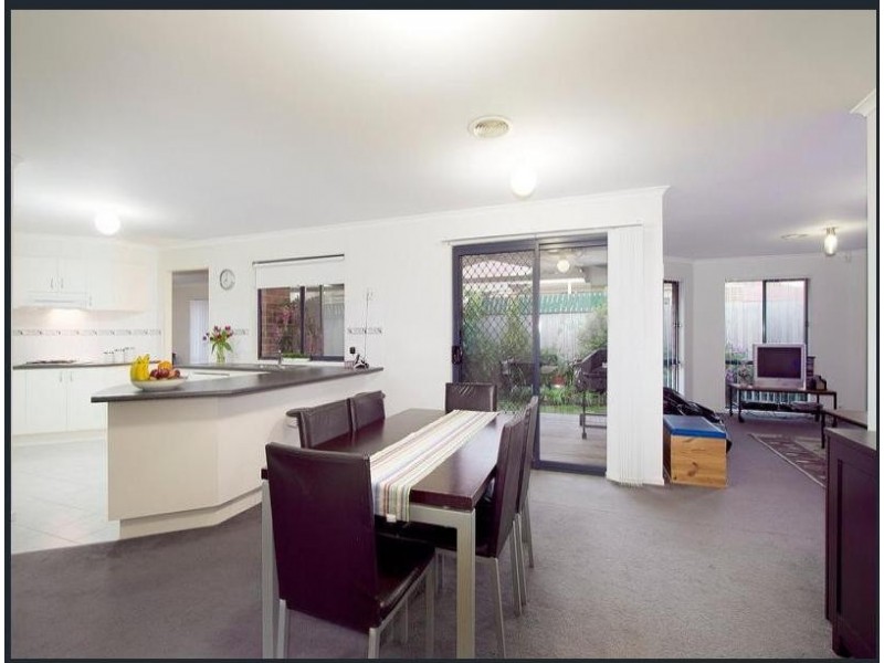 8 Wordsworth Drive, Berwick VIC 3806