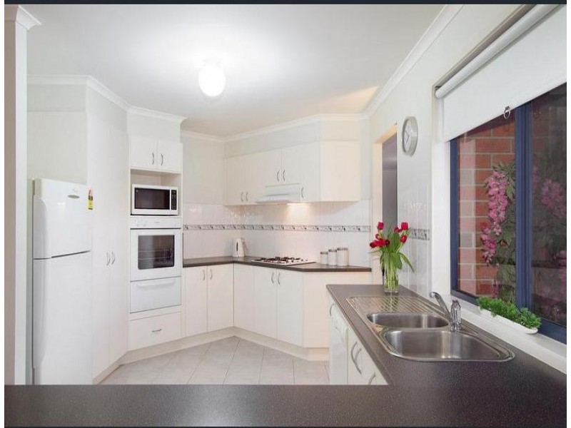 8 Wordsworth Drive, Berwick VIC 3806