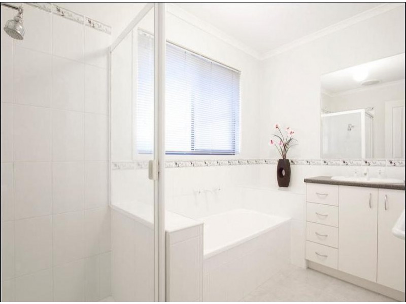 8 Wordsworth Drive, Berwick VIC 3806