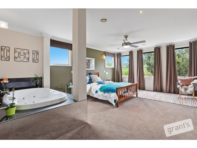 33 Viewgrand Drive, Berwick VIC 3806