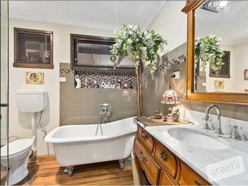 25 Ambleside Crescent, Berwick VIC 3806