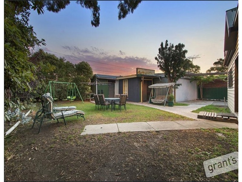 25 Ambleside Crescent, Berwick VIC 3806