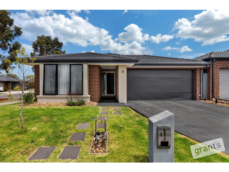 6 Lockbank Place, Cranbourne East VIC 3977