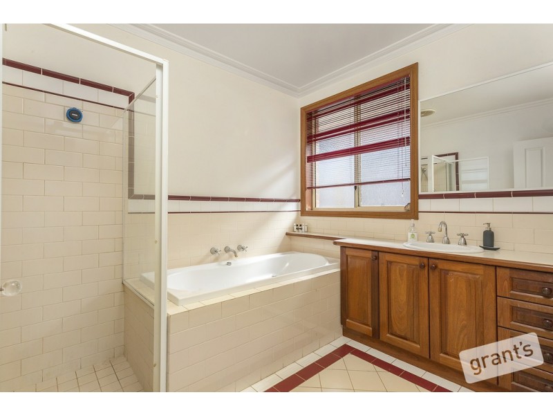 31 Melville Park Drive, Berwick VIC 3806