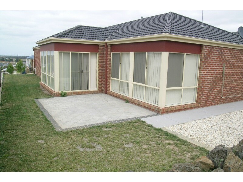 12 Bishop Place, Berwick VIC 3806