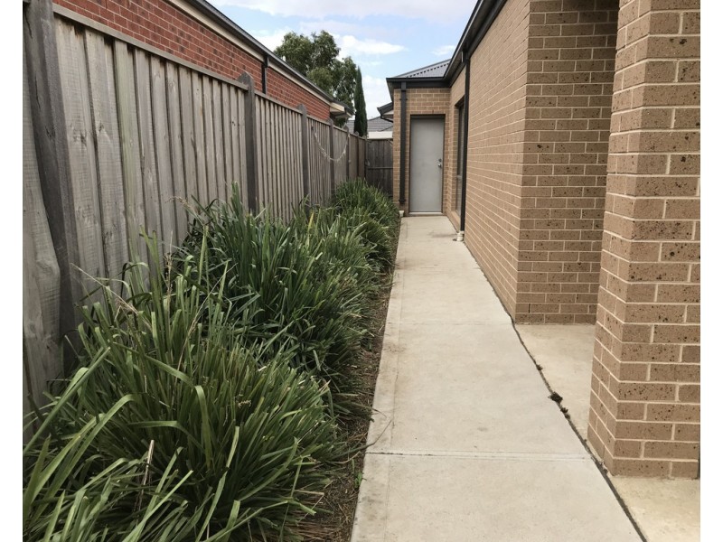 62 Brocker Street, Clyde North VIC 3978