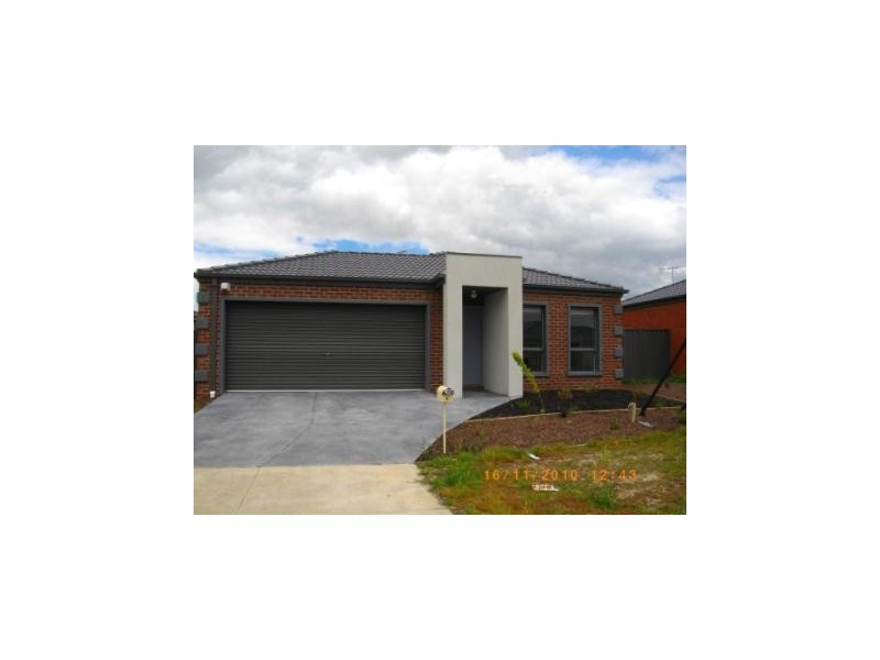 6 Macadamia St, Pakenham VIC 3810
